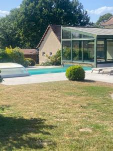 a house with a swimming pool in a yard at Le Refuge de Bourgogne in Poisson +25 photos