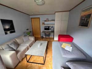 a living room with a couch and a table at Rom 4 i bufellesskap in Sogndal