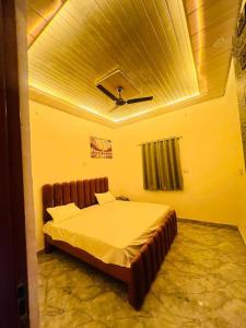 a bed in a room with a ceiling at m m residency in New Delhi