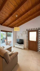 a living room with a couch and a television at Lagar de Elba in Las Manchas