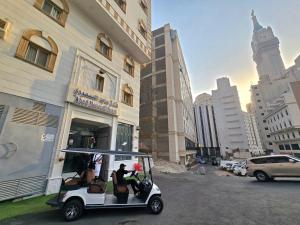 a golf cart parked in front of a building at Abed Masoudi Ajyad Hotel-فندق عابد المسعودي in Mecca