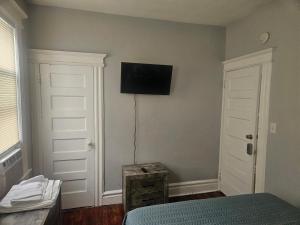 a bedroom with a bed and a television on the wall at Hillside Appartment #2 in Newark +4 photos