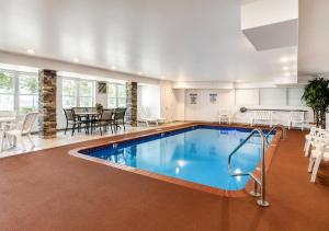 a swimming pool in a room with a table and chairs at Hotel Blu in Columbia