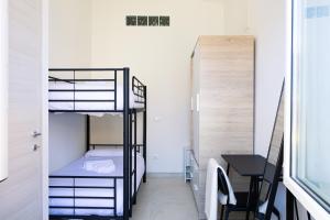 a small room with bunk beds and a desk at La casina - YourPlace Abruzzo in Fossacesia