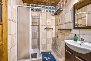 a bathroom with a shower and a sink at Chlúpka u Luisa in Telgárt