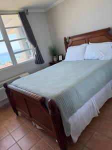 Oceanview Lighthouse Villa 객실 침대 사진 43개 이상