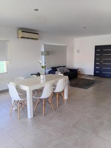 a white table and chairs in a living room at DOLCE LUNA in Roldán