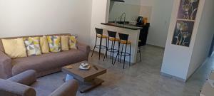 a living room with a couch and a table at Bela Vista- LENÇÓIS in Lençóis