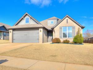 a large house with a garage at Kingsport Modern Oasis in Broken Arrow