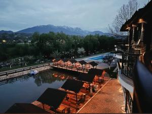 a pool with a bunch of chairs and a bunch at DENY INN Funland in Zărneşti