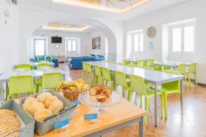 a room with tables and chairs and a bunch of bread at HI Évora – Pousada de Juventude in Évora