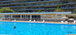 a dolphin in the pool in front of a hotel at Abbaye de Roseland le Lara chambre double avec roof top vue mer in Nice +14 photos