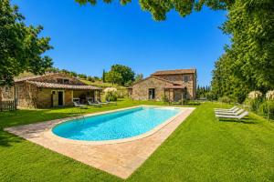 a swimming pool in the yard of a house at Casale del Conte in Pienza