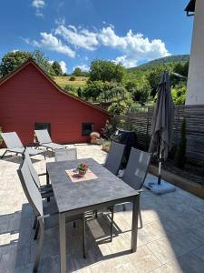 a patio with a table and chairs and an umbrella at Elsers Nummer12 in Weilheim an der Teck
