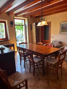 a dining room with a wooden table and chairs at Il Brolo in Avenone