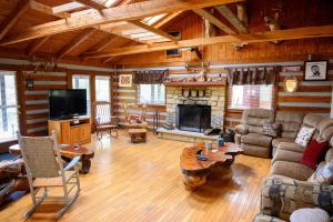 a living room filled with furniture and a fireplace at Moonlight Ridge in Laurelville