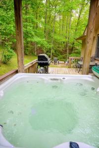 a jacuzzi tub with a grill in a backyard at Moonbeam Chalet in Logan