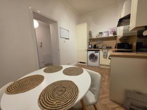 a kitchen with a white table withmbermbermbermbermbermber at Single Malt Apartment in the old distillery in Inverlochy