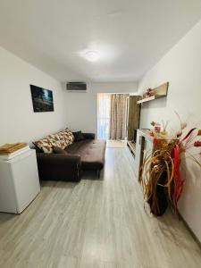 a living room with a couch and a table at Apartament Alfa Saturn in Saturn