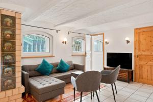 a living room with a couch and a table at Villa Aurum in Greetsiel