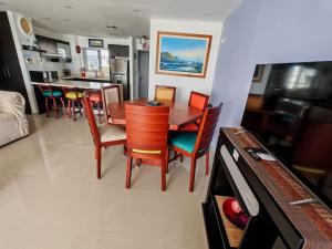 a dining room and kitchen with a table and chairs at fontaine bleau piso 4F in Atacames