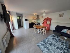 a living room with a couch and a table at La Villa Belle in Biscarrosse