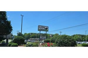 a sign for a town in a parking lot at Lion Inn Albemarle By Hotel O Near US 52 in Albemarle