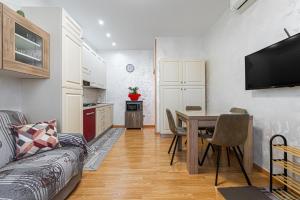 a living room with a table and a couch at My Tiny Home Venice in Marghera