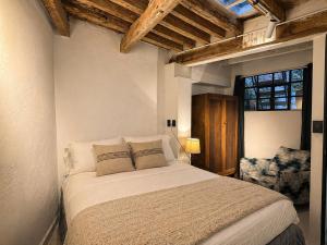 a bedroom with a large bed in a room at Casas Balcón Gto in Guanajuato +65 photos
