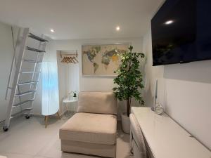 a living room with a couch and a plant at Acqua e Sale in Gallipoli