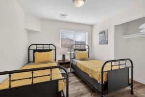a bedroom with two beds in a room at Moab Redcliff Condos in Moab