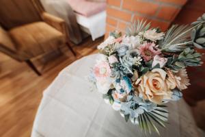 a bouquet of flowers sitting on a table at Vila Hubertus in Avrig
