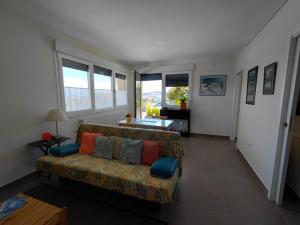 a living room with a couch and a table at Al Eu in Ribeira