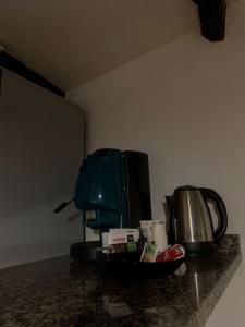 a counter top with a coffee maker and a tea kettle at Il Carpino - Dimora Fresca e parcheggio in Carpineto Romano