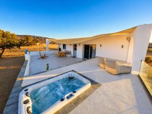 a hot tub on the roof of a house at iLocal Premium Services suite in Zefiría