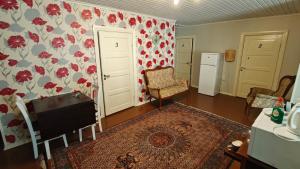 a living room with red flowers on the wall at Inka's Guesthouse in Alavus