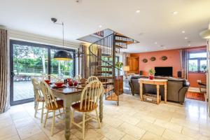 a kitchen and living room with a table and chairs at 2 Bed in Woodbridge oc-owls in Ufford