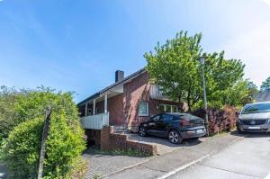 a car parked in front of a brick house at Kahler Pőn in Willingen