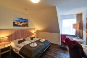 Una cama o camas en una habitación de Hotel Sonneninsel Fehmarn
