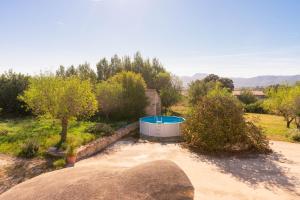 a hot tub in the middle of a garden at Casa Rural Mas Halcón in Useras