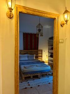 a mirror reflection of a bed in a room at Dar Chahla in Tozeur