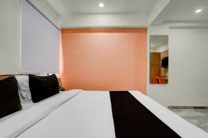 Gallery image of Collection O Hotel Orange Tree in Ahmedabad