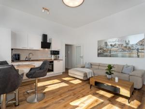 a white living room with a couch and a table at "Sonnenstübchen" Apartment mit eigenem Parkplatz und WiFi in Magdeburg