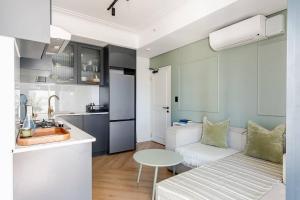 a kitchen and living room with a couch and a table at The Lookout in Cape Town +18 photos
