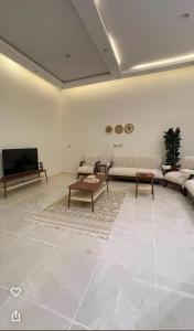 a living room with a couch and a tv at Aean partmrnt in Jeddah