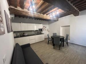 a kitchen and dining room with a table and chairs at LA CASETTA di AURORA in Riomagno +8 photos