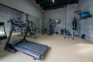 a gym with several exercise equipment in a room at Apartamento terraza hamaca - doble parqueadero - Provenza in Medellín