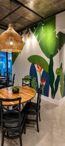 a dining room with a table and chairs with a mural at TFL EXECUTiVE PREMIUM FARIA LIMA - ITAIM in São Paulo