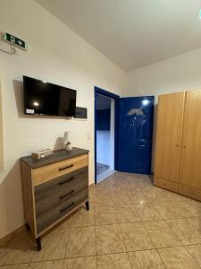 a room with a dresser and a blue door at Dream catcher 4 in Ios Chora