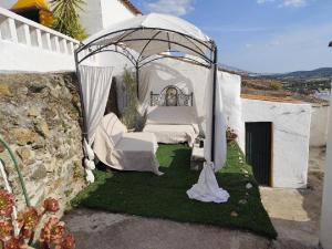 a bedroom with a bed in a gazebo at Encosta do Castelo in Portel